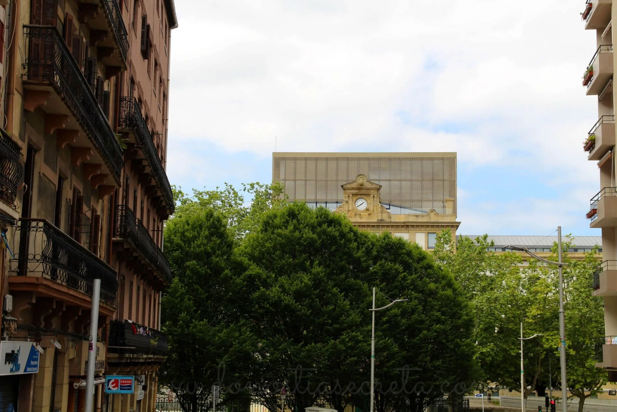 Tabakalera en el barrio de Eguia.