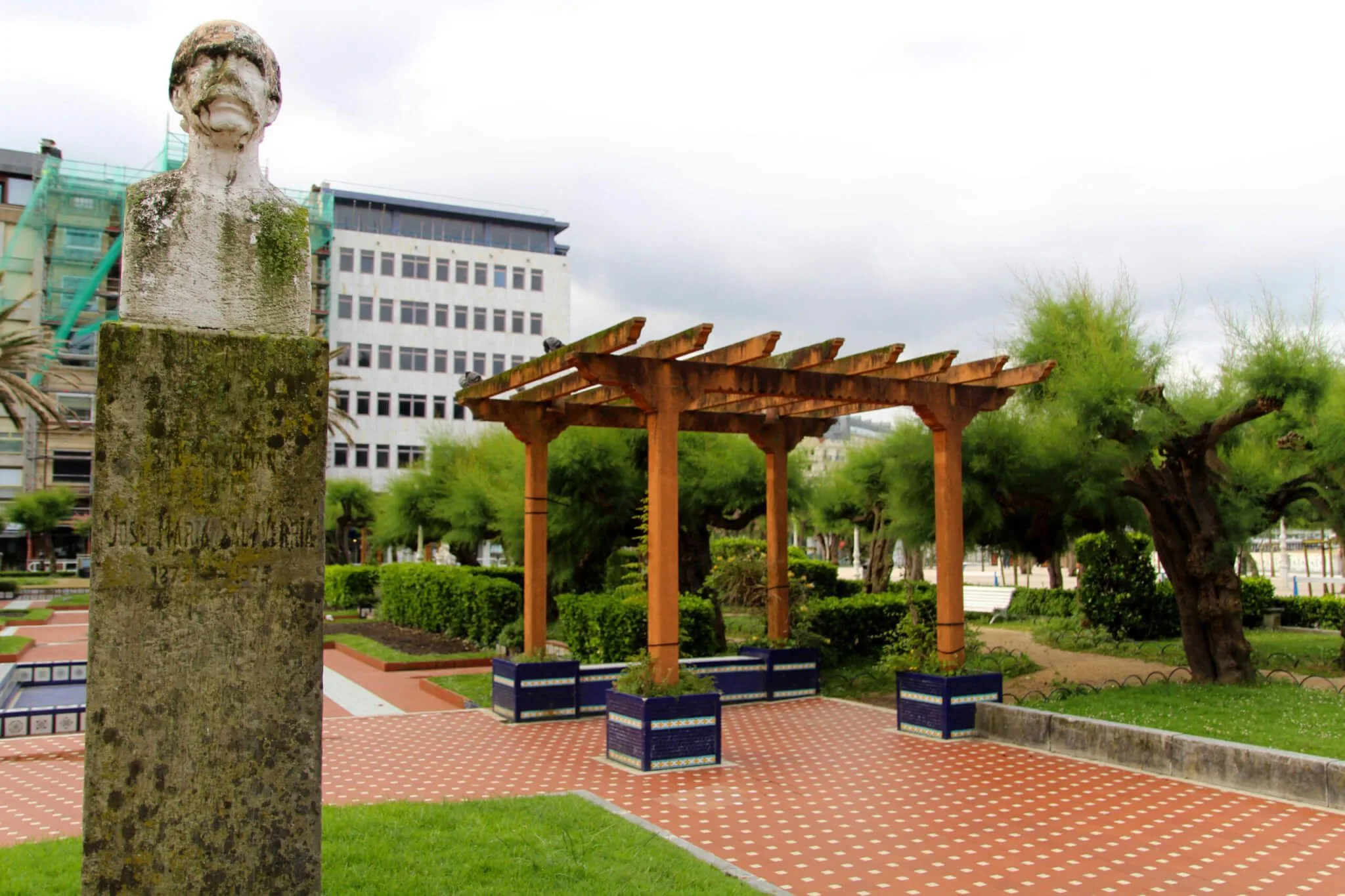 Busto en honor a José María Salaverria