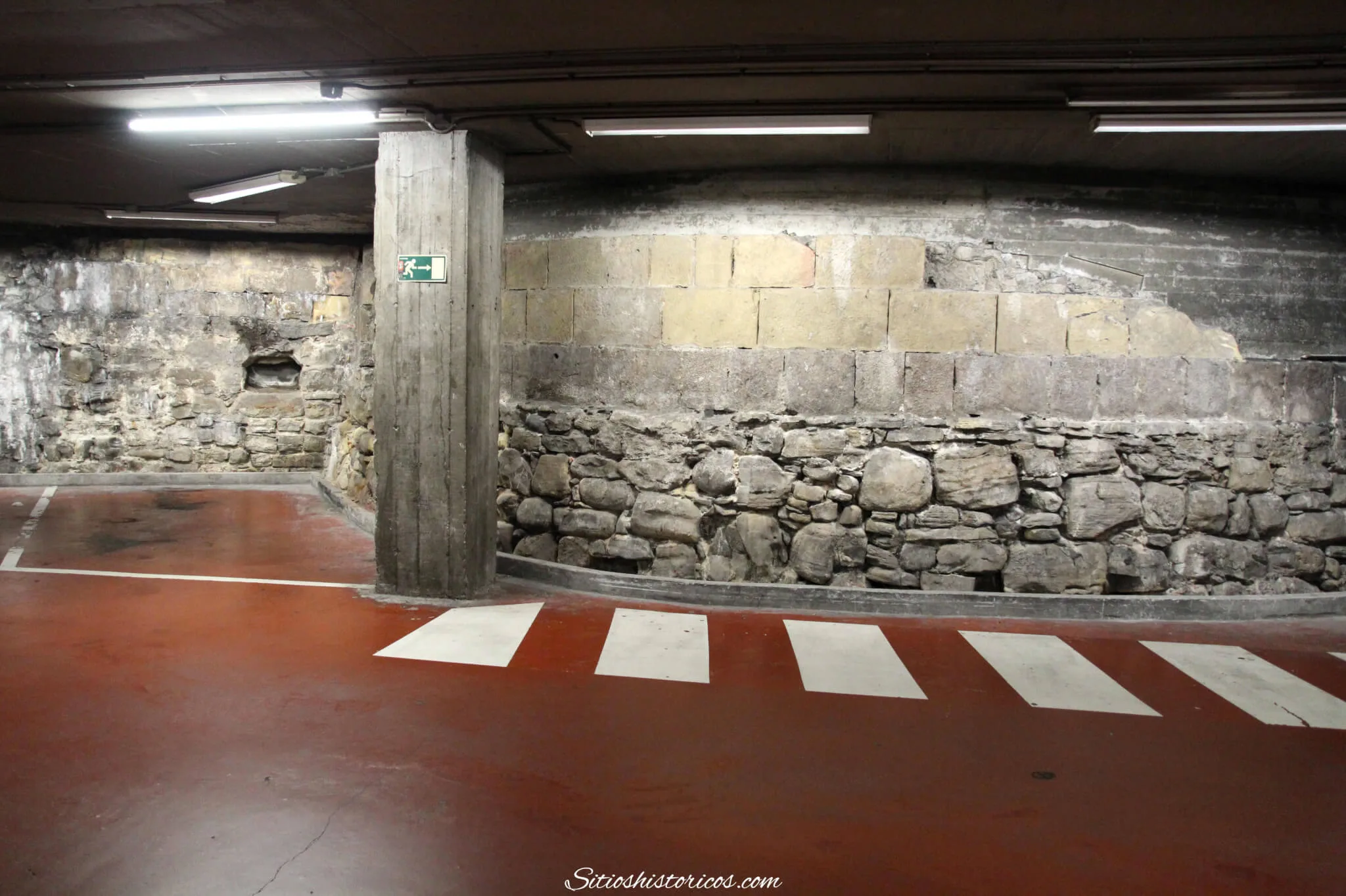 Restos de las murallas de San Sebastián.