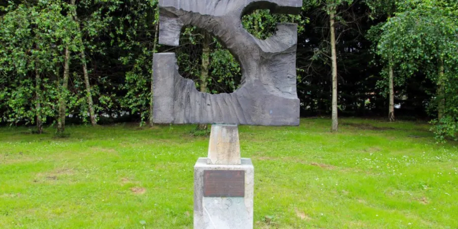 Escultura Estela en Amara.