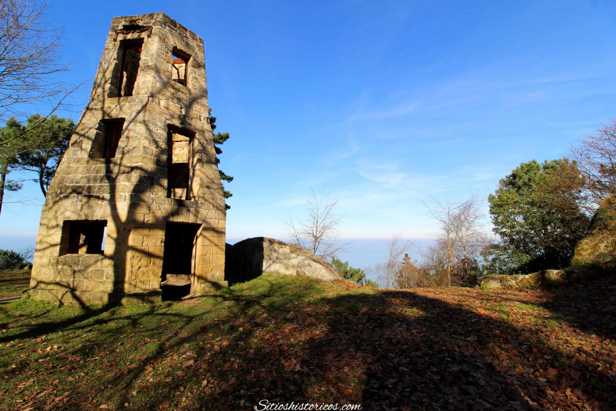 Ruinas del molino del parque de atracciones del monte Ulía.