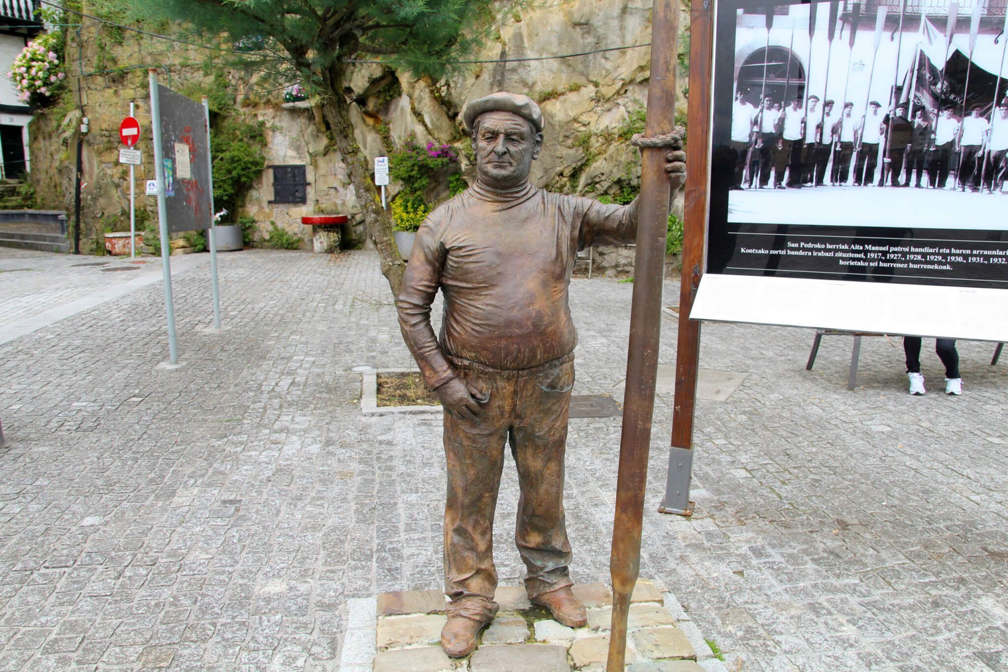 Escultura Aita Manuel Pasajes