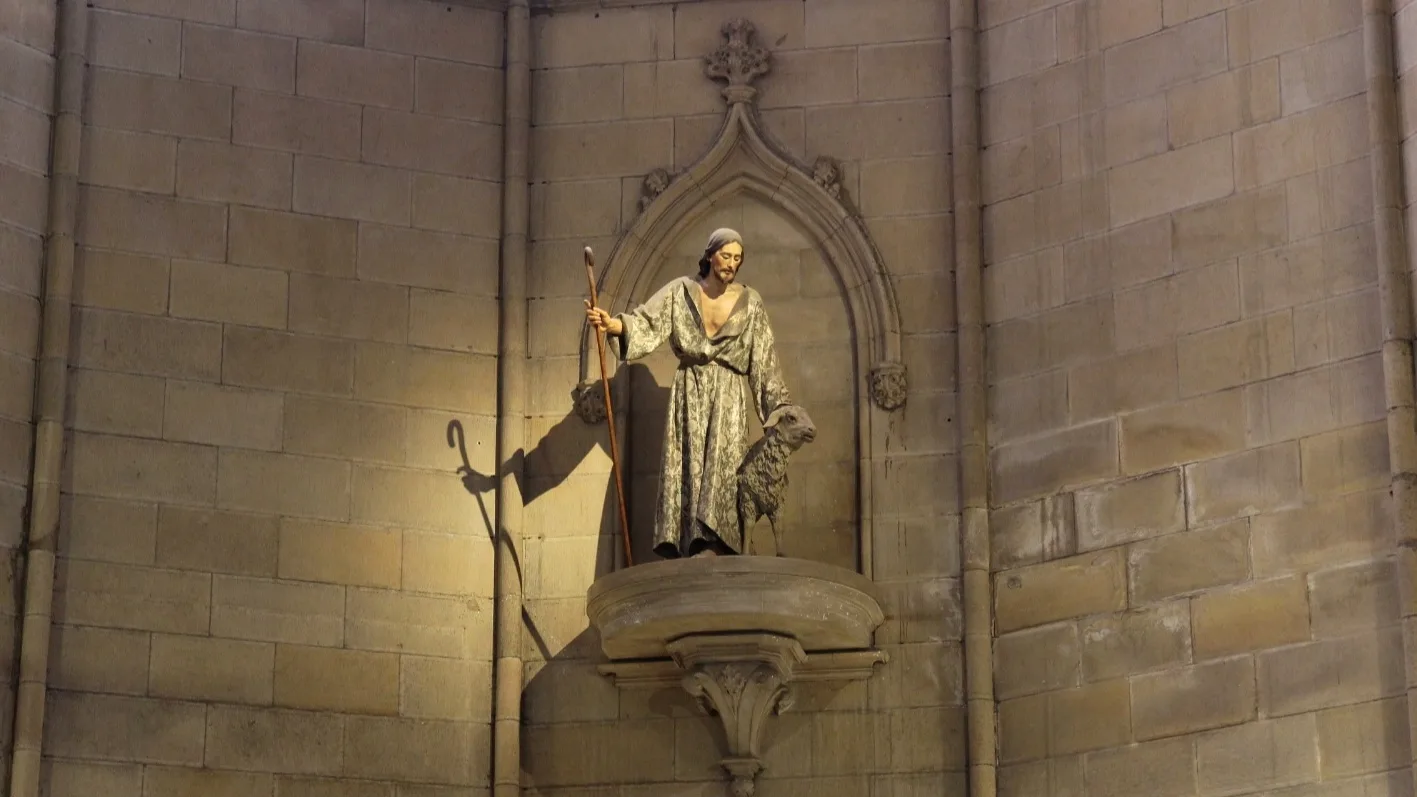 Escultura Buen Pastor catedral Donostia.