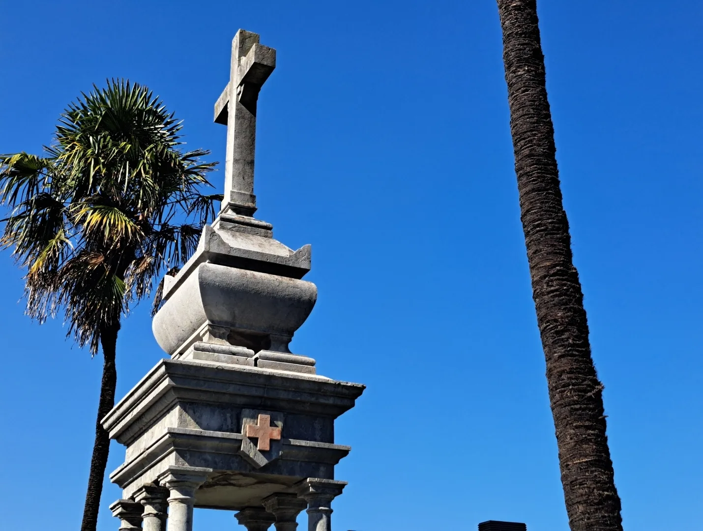 Mausoleo Cruz Roja Cementerio de Polloe.