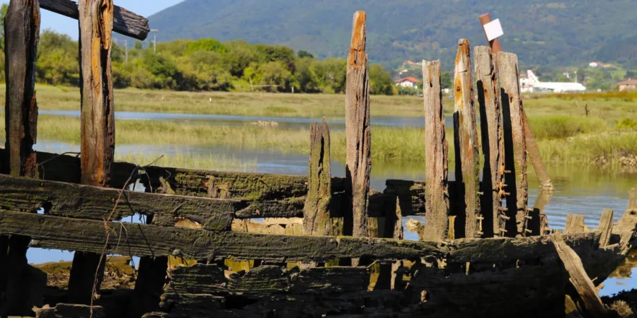 Cementerio de barcos Plaiaundi.
