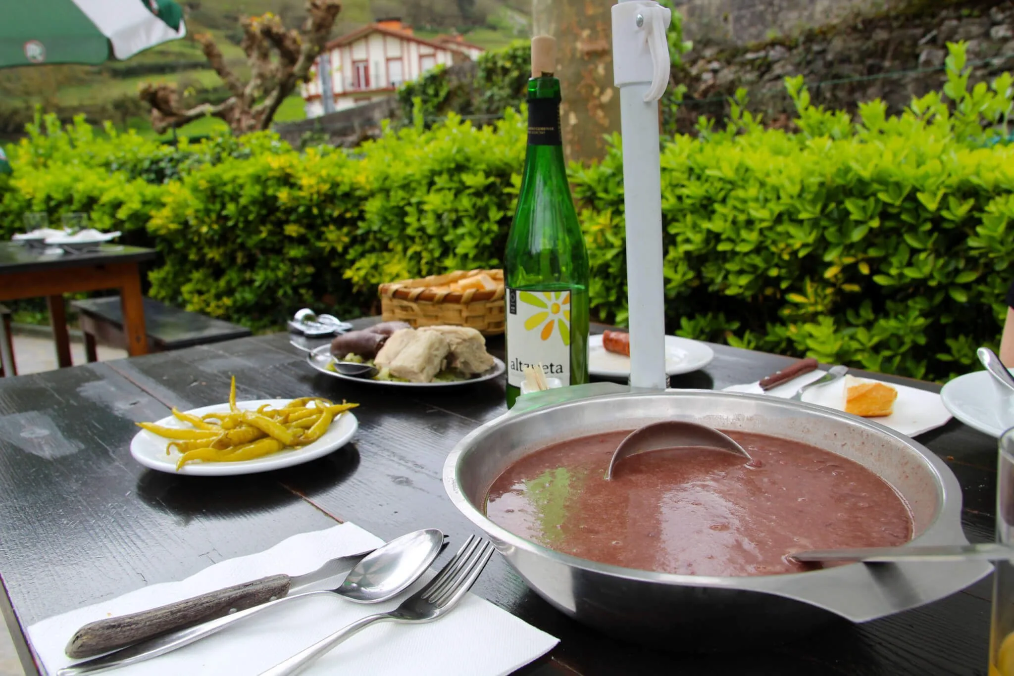 Donde comer Alubias en Albiztur.