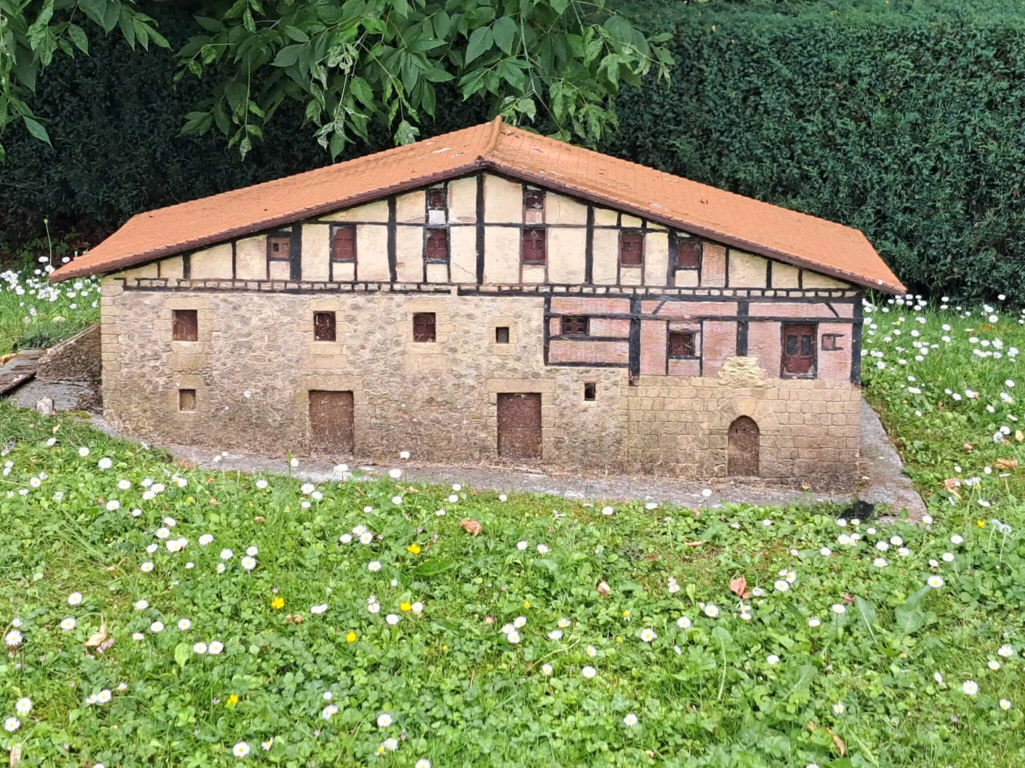 Miniatura de la casa-torre Jauregia de Zerain.