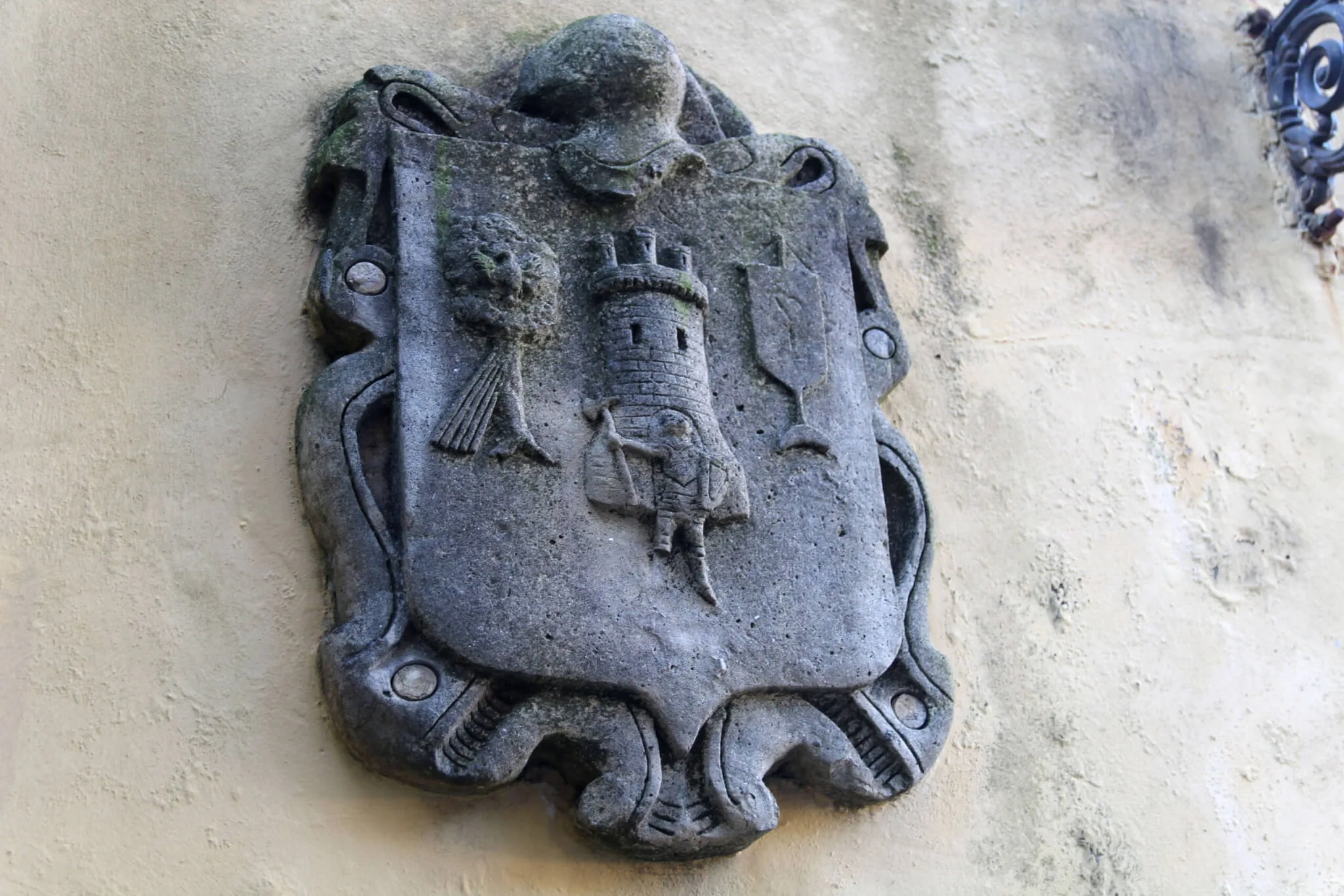 Escudo de armas en Pasai Donibanr