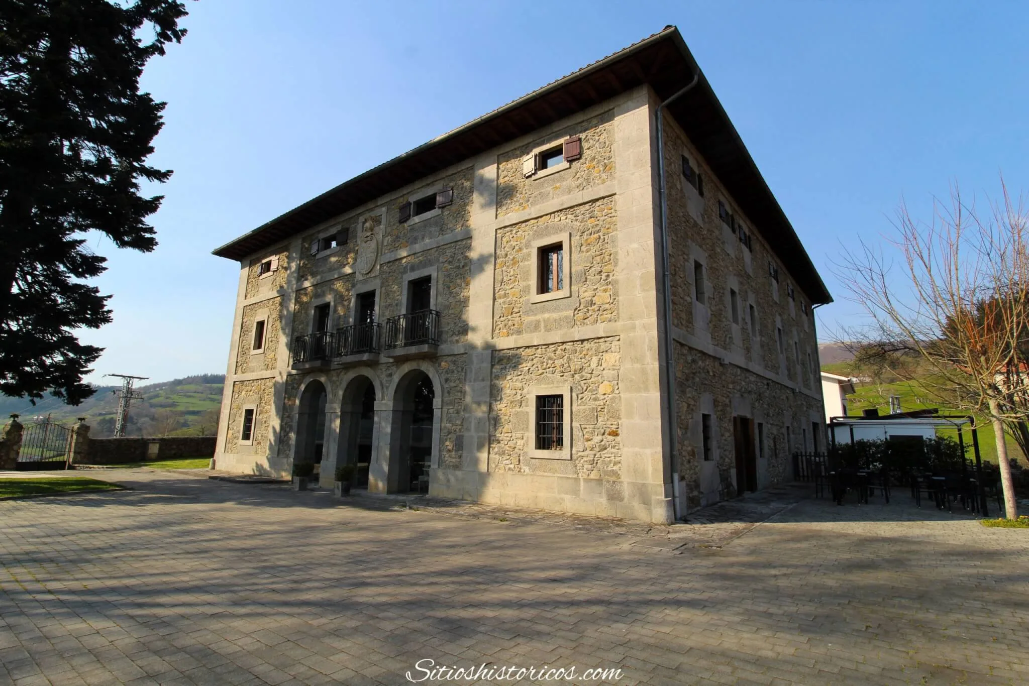 Hotel Iriarte Jauregia En Bidania.