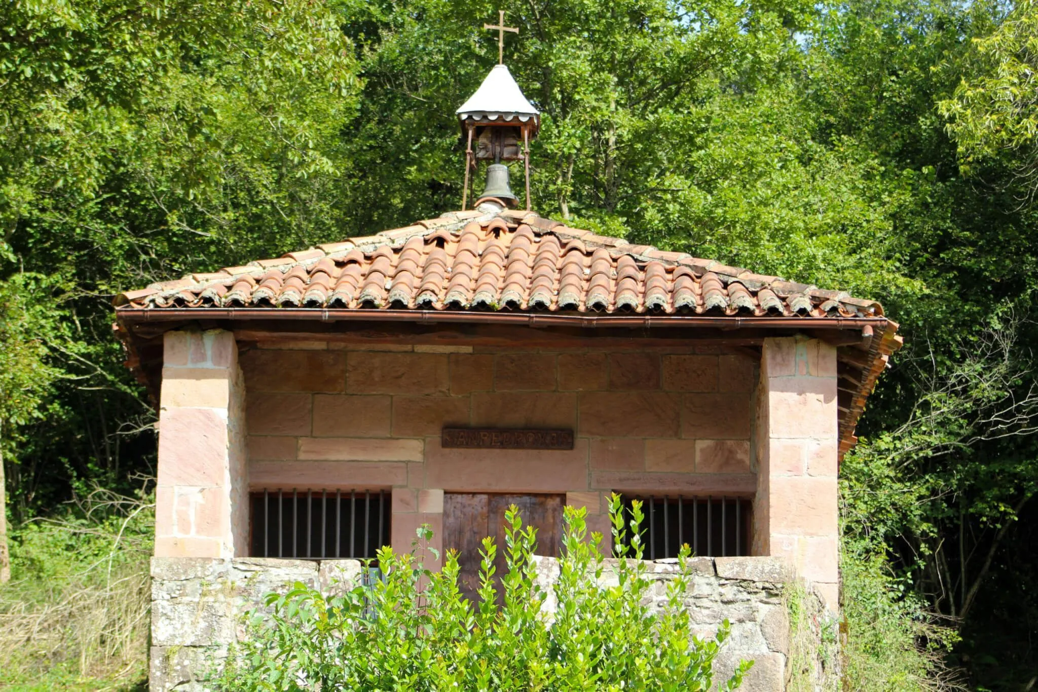 Ermita San Pedro de Erratzu