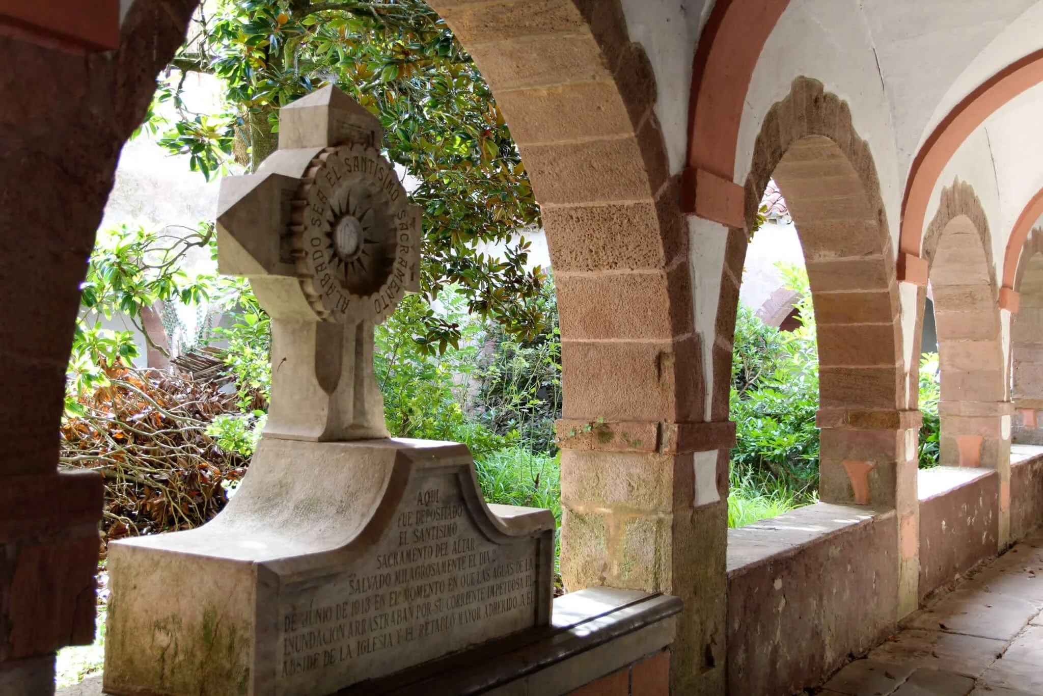Claustro iglesia San Pedro Erratzu