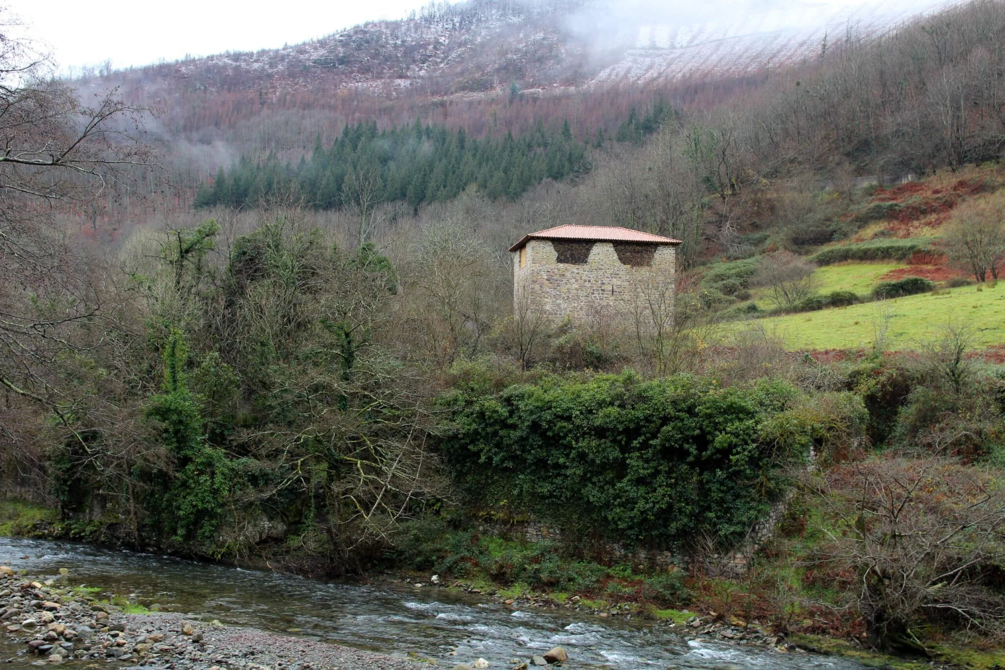 Torre medieval de Ibero en Leiza
