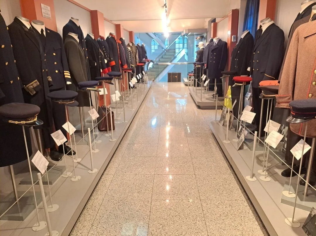 Uniformes trabajadores ferroviarios museo vasco del ferrocarril.