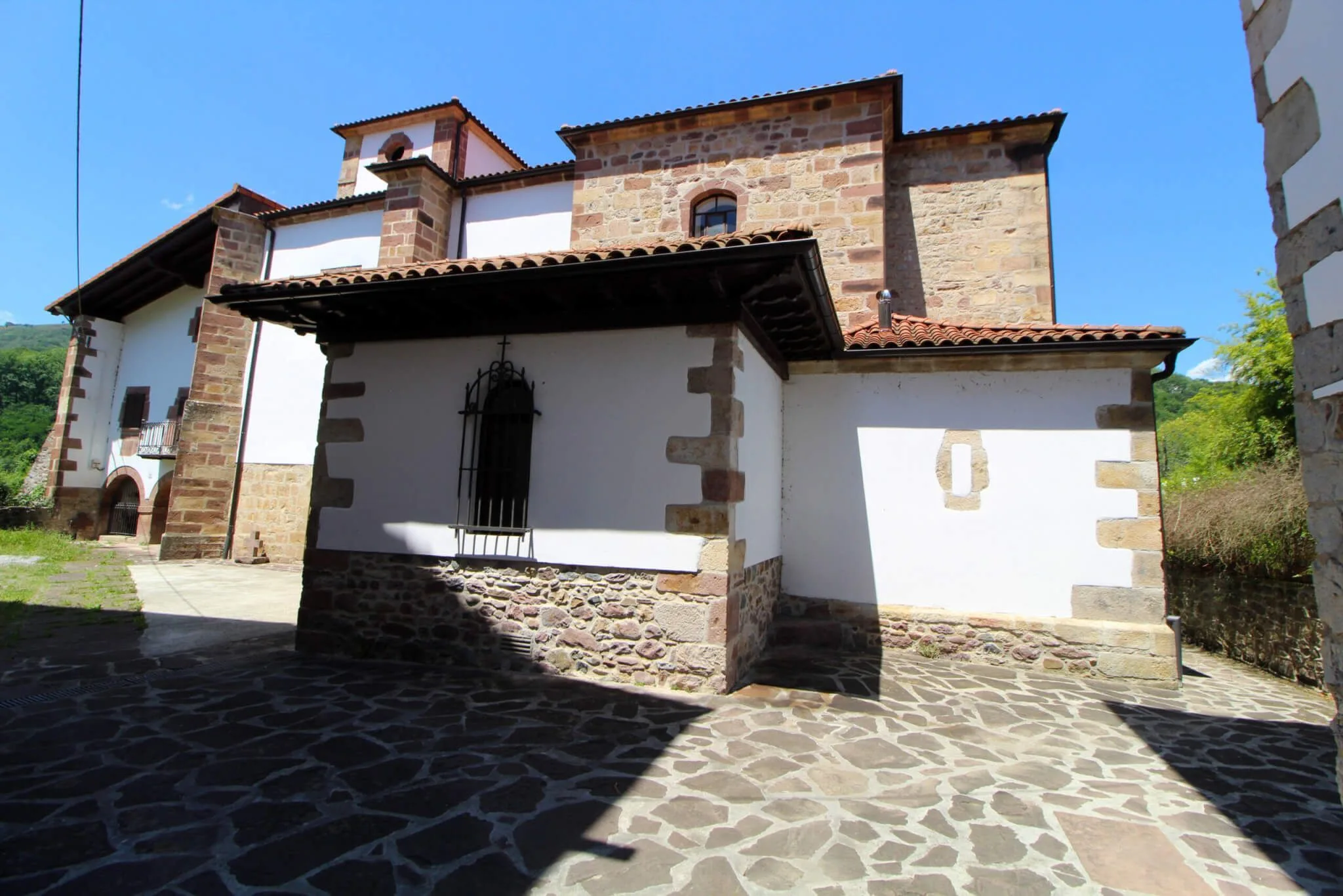 Iglesia de Oyeregui
