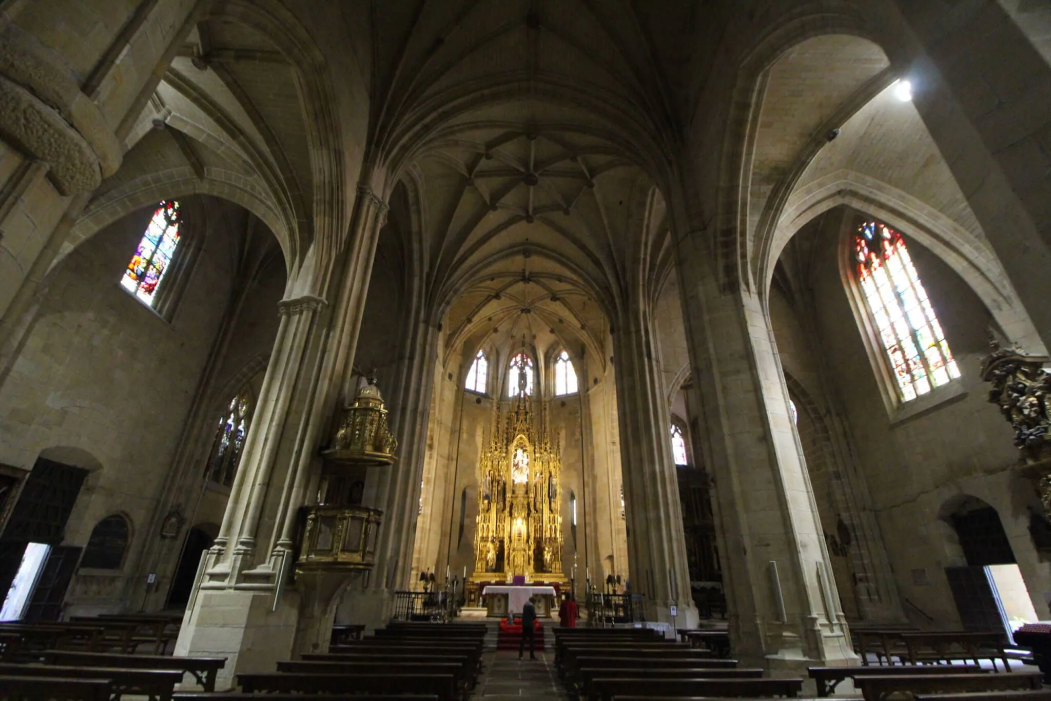Interior iglesia Hondarribia