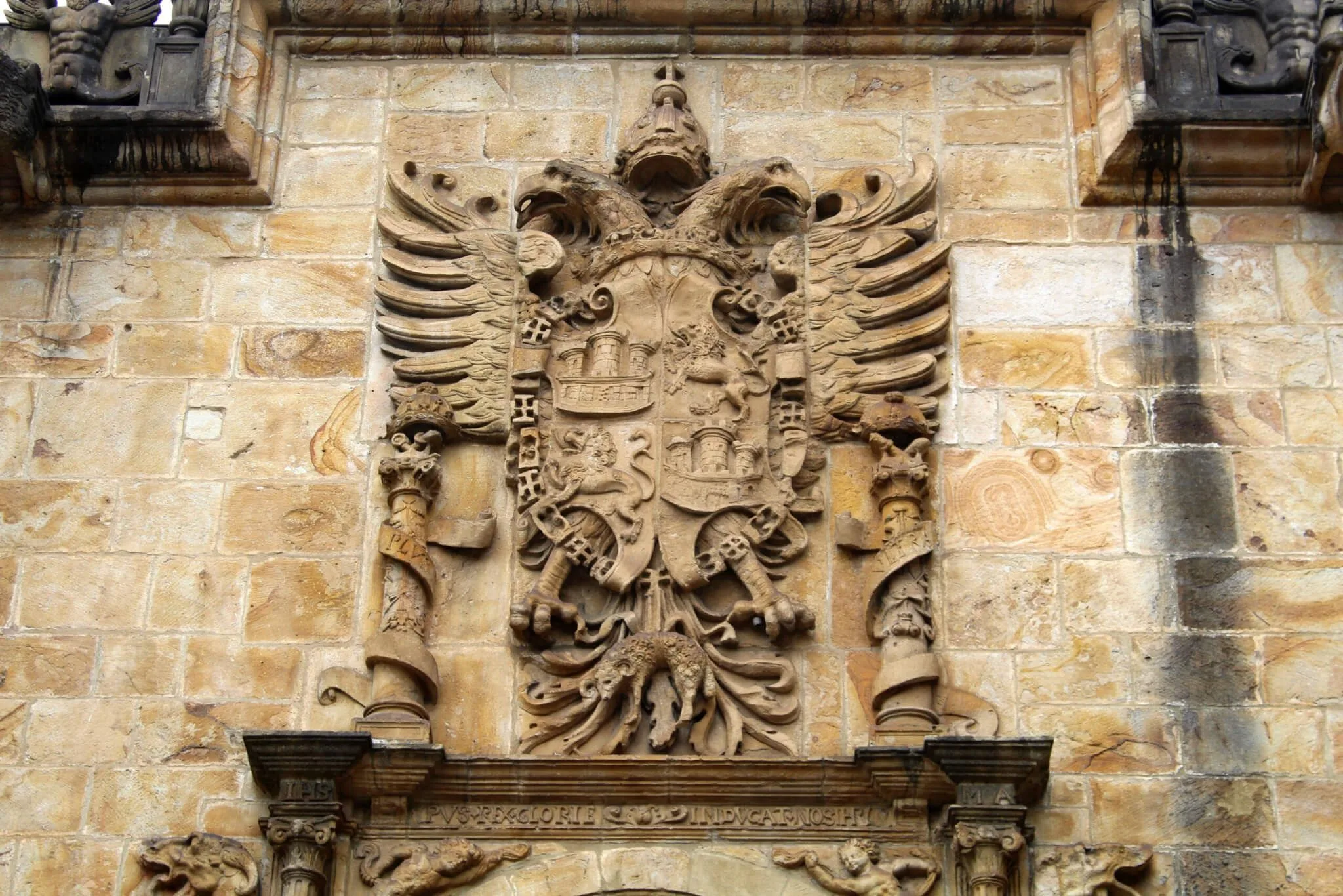 Escudo Carlos V Oñati