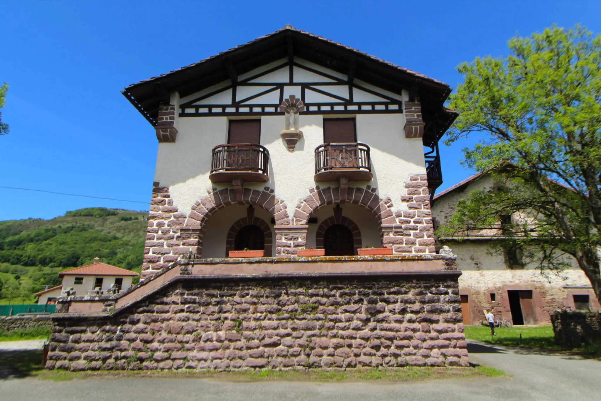 Visitar Elbete