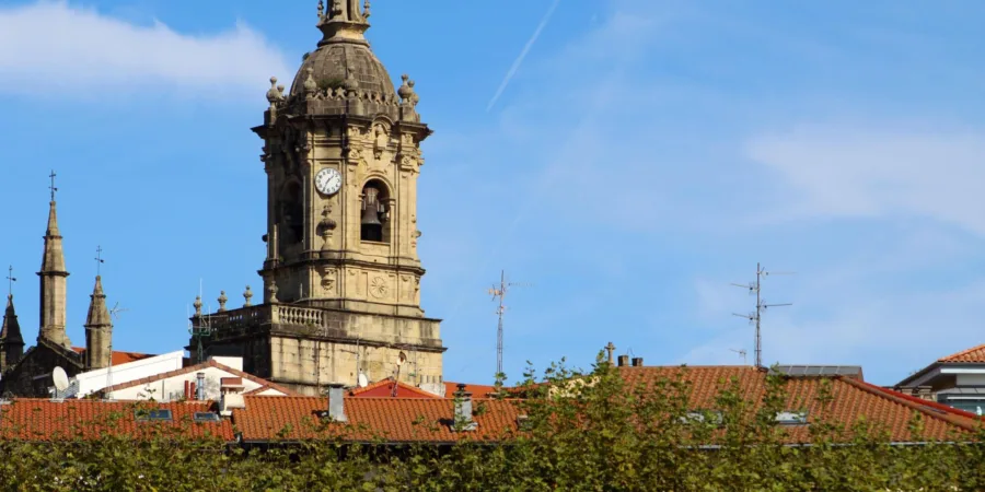 Torre de la iglesia de Fuenterrabía.