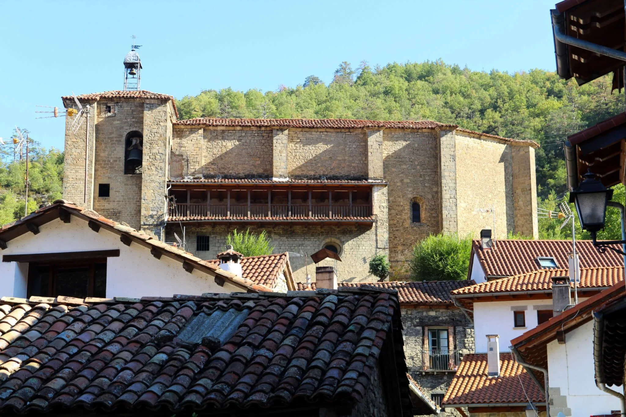 Iglesia de Santiago de Garde.