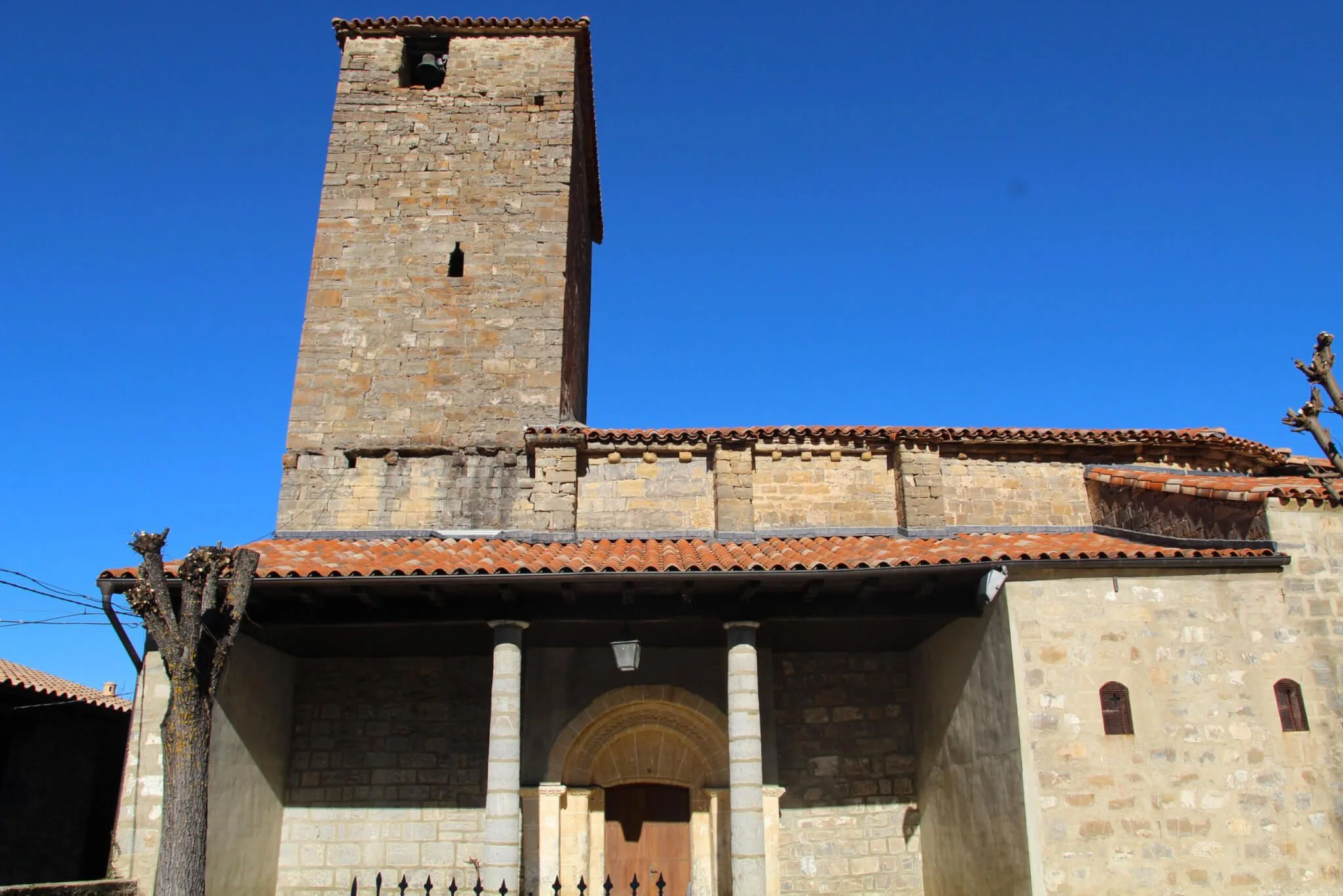 Iglesia de San Saturnino en Ustés