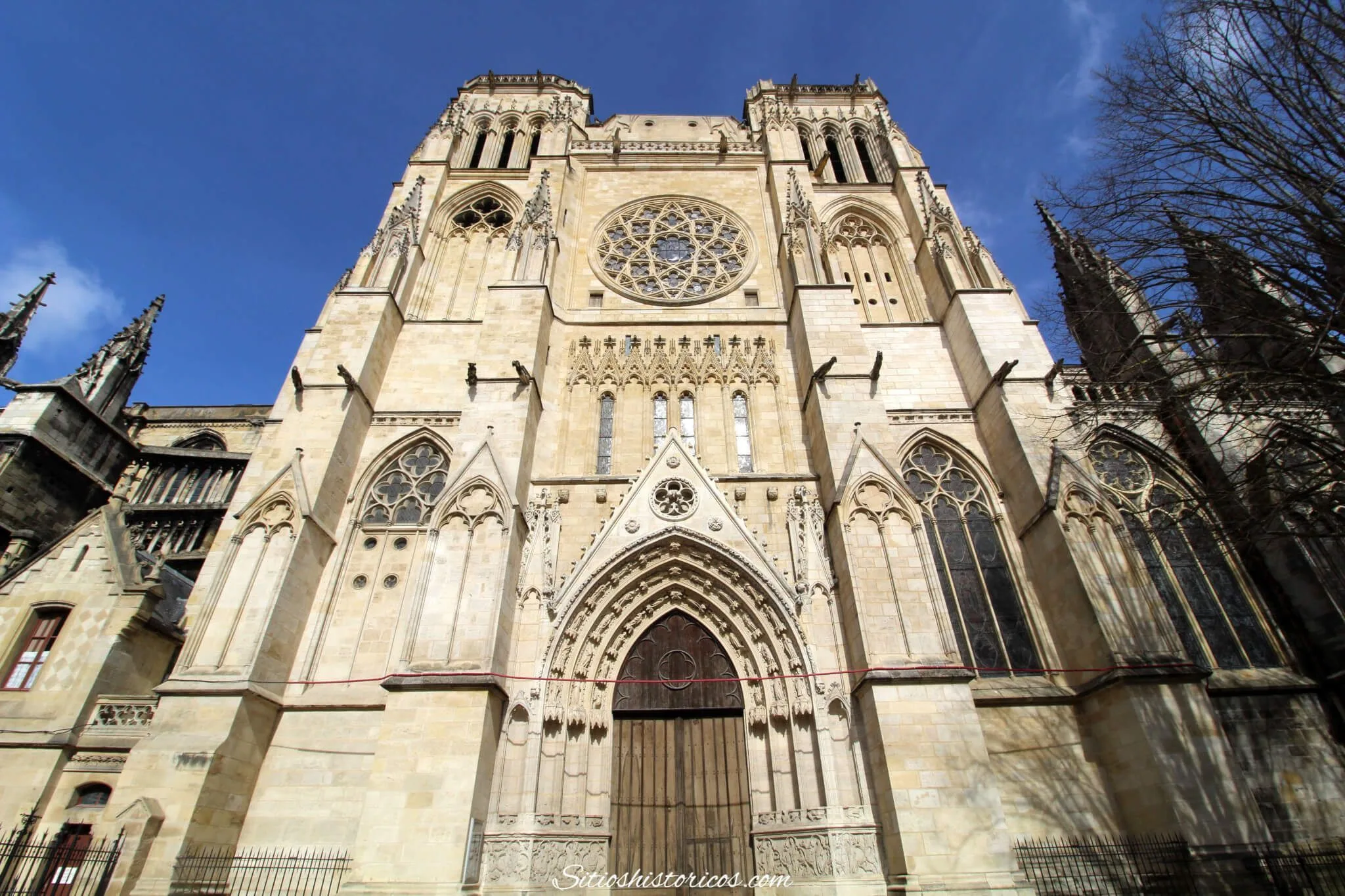 Exterior catedral de Burdeos