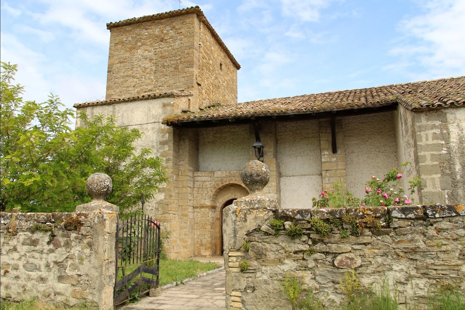 Iglesia parroquial de Ripodas