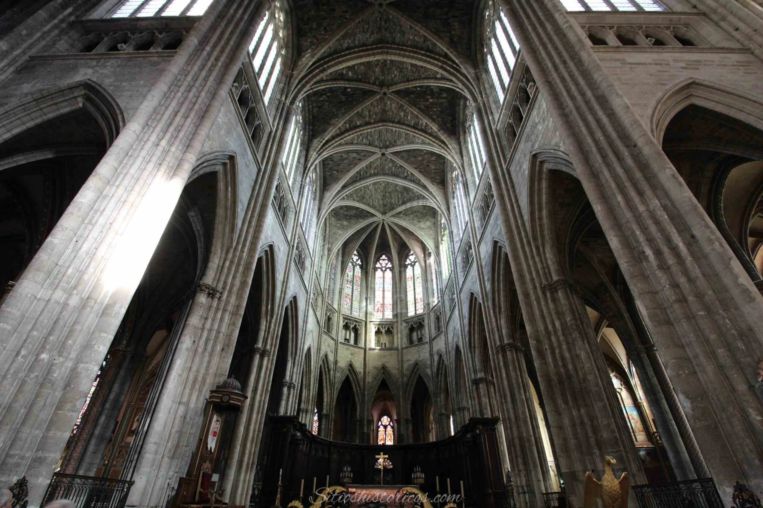 Interior de la catedral de Burdeos