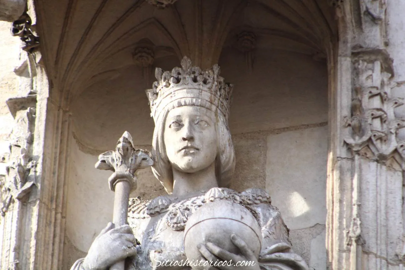 Estatuas de la Puerta Cailhou de Burdeos