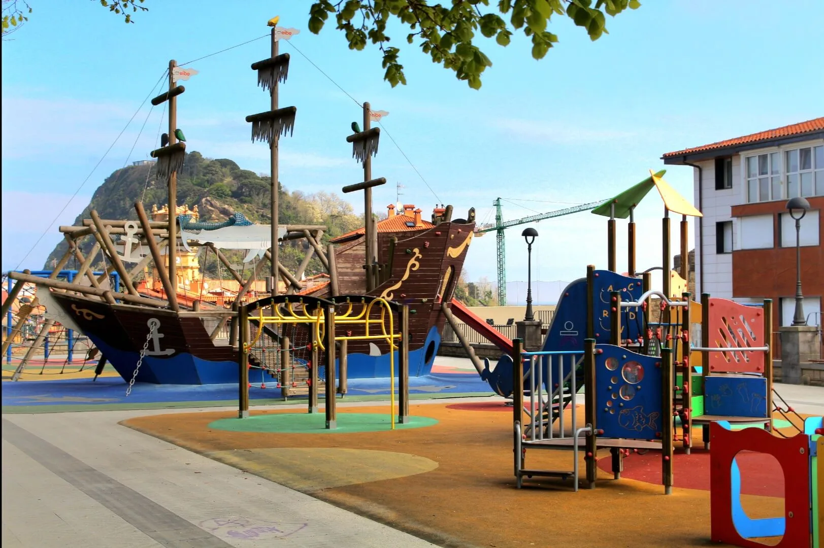 Parque infantil para niños en Guetaria