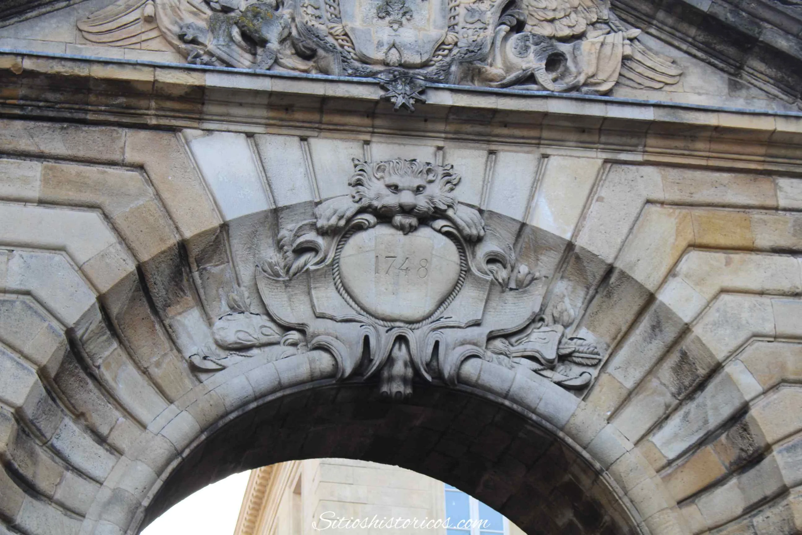Puertas monumentales de Burdeos