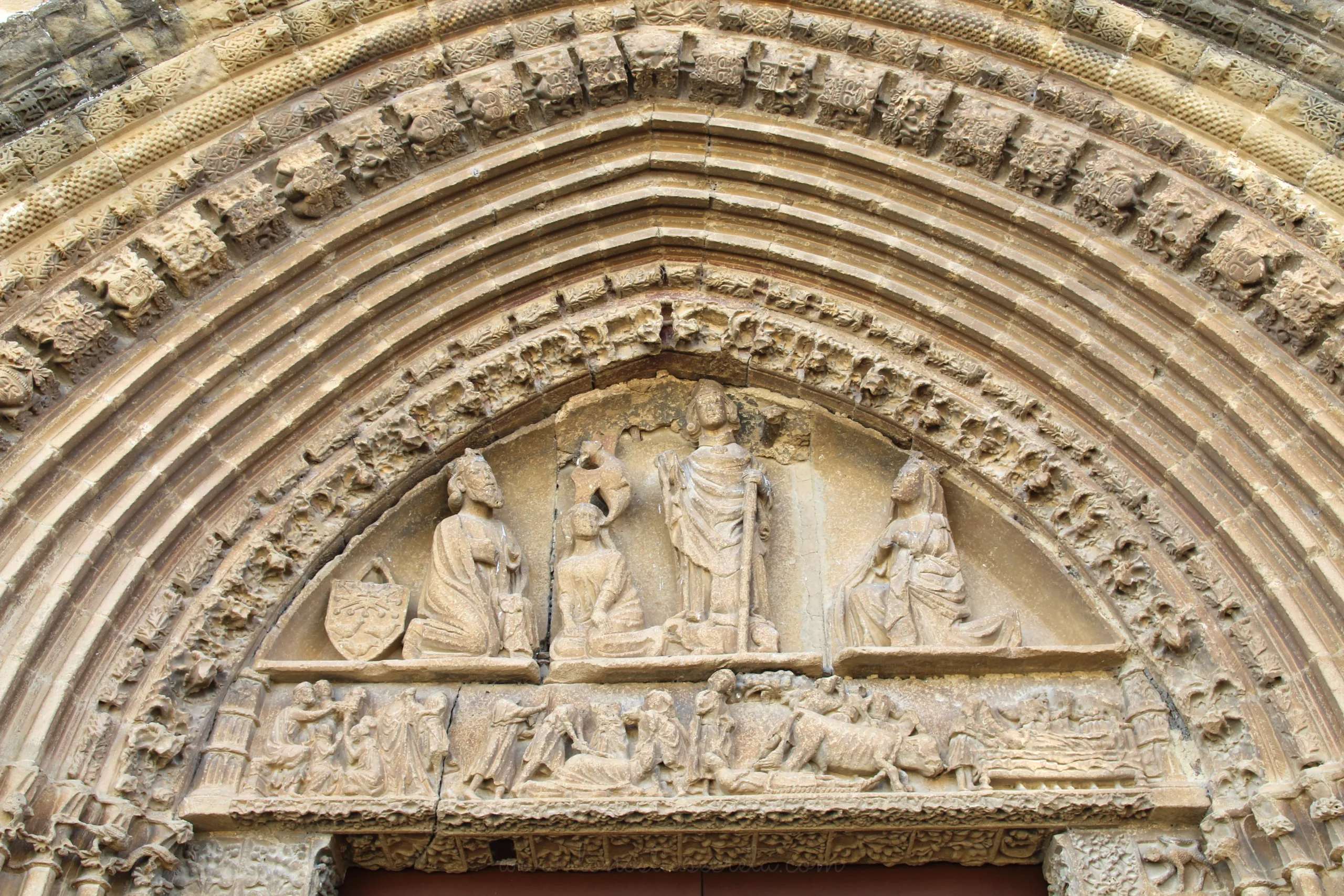 Historia de la iglesia de Artajona