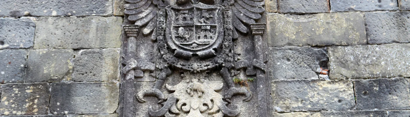 Escudo armas Carlos V en el castillo de Hondarribia.