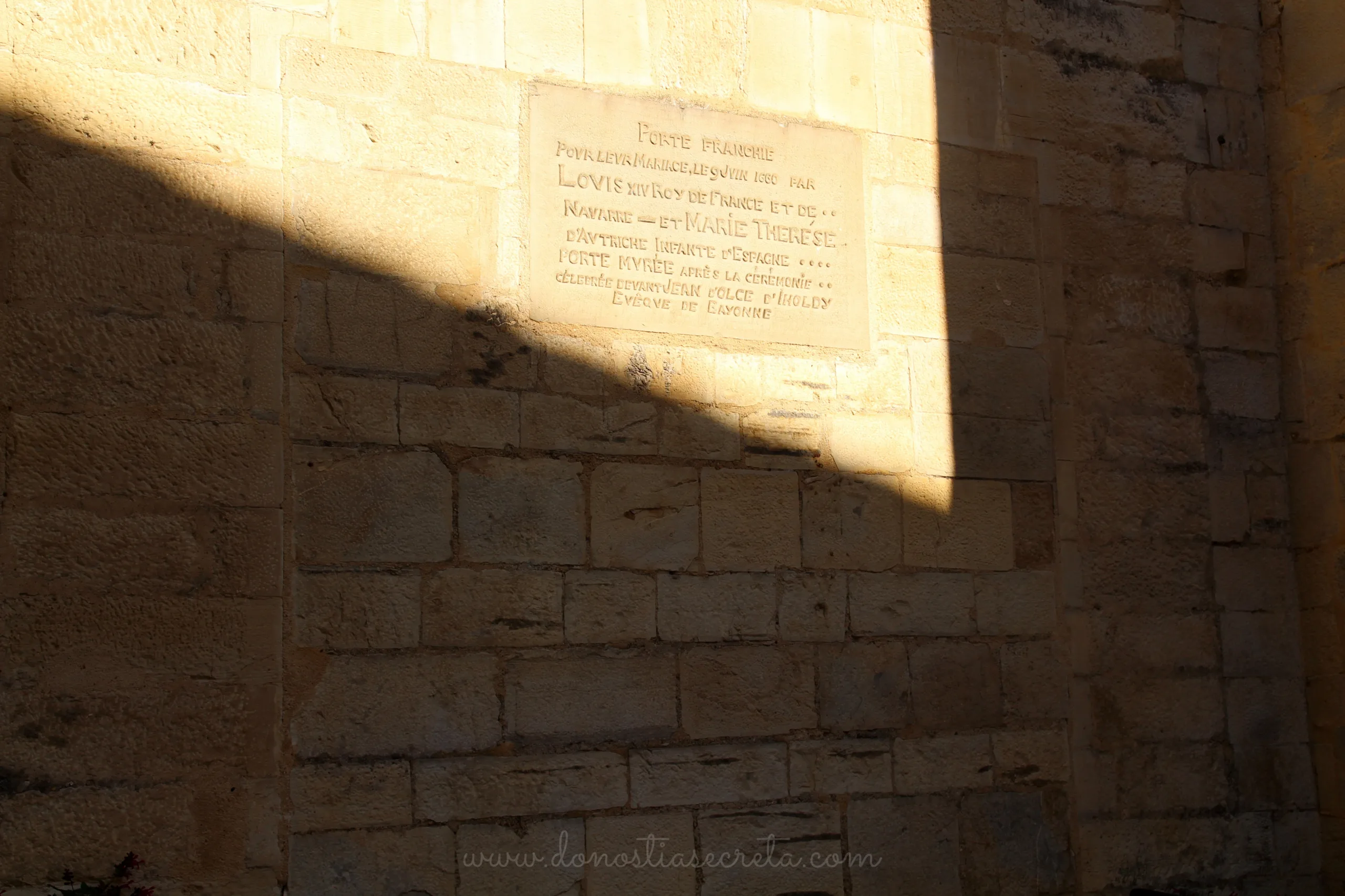 Puerta tapiada iglesia de San Juan de Luz