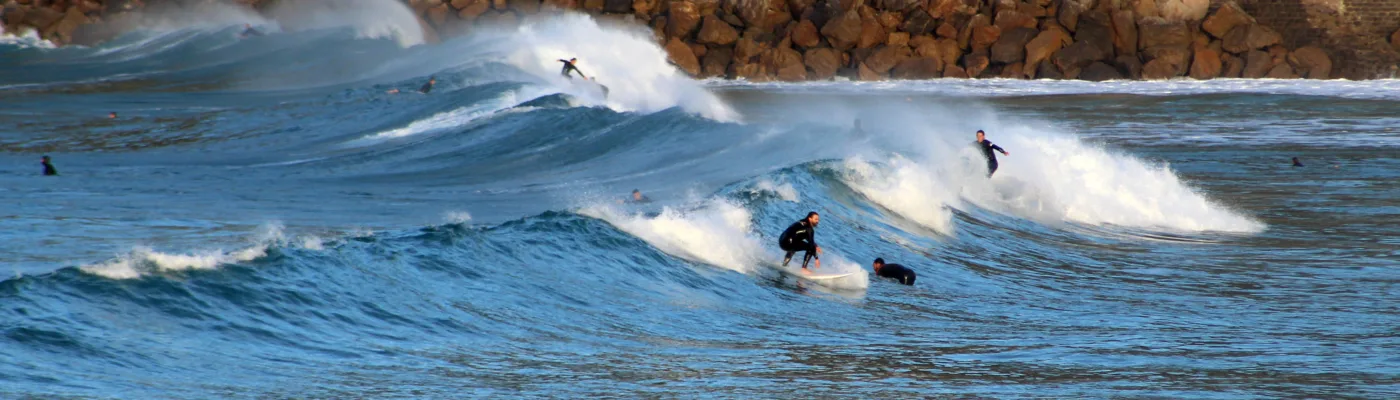 Surfistas playa de la Zurriola