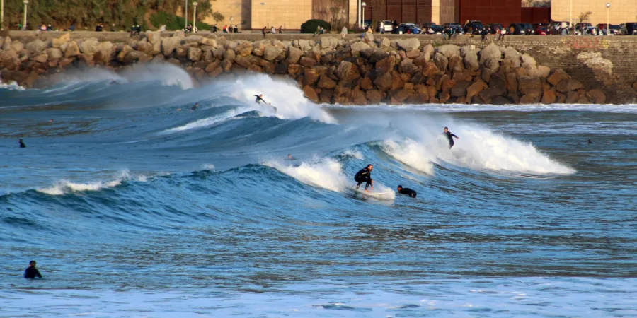 Surfistas playa de la Zurriola