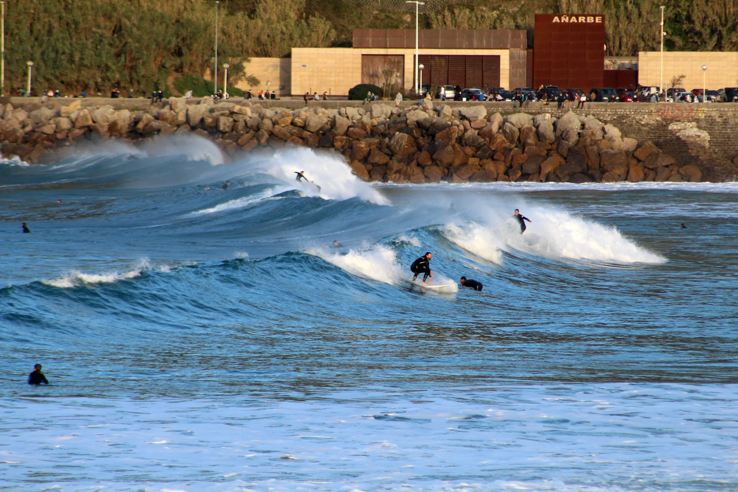 Surfistas playa de la Zurriola