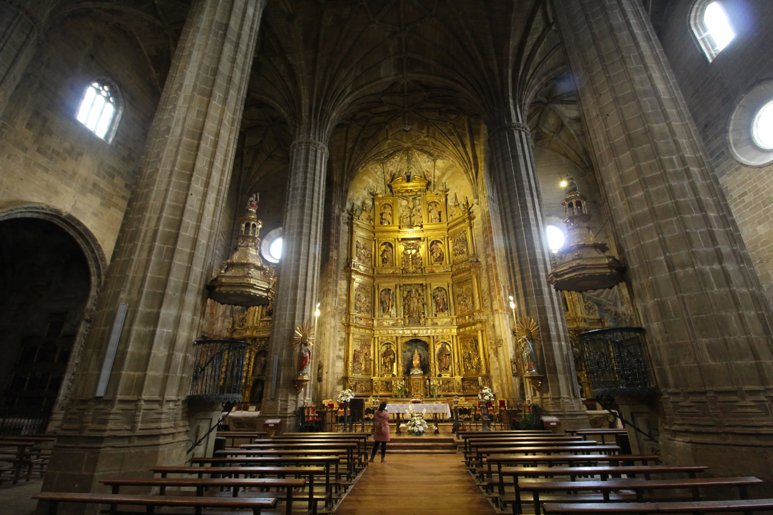 Interior de la iglesia de Nuestra Señora de la Asunción de Briones.