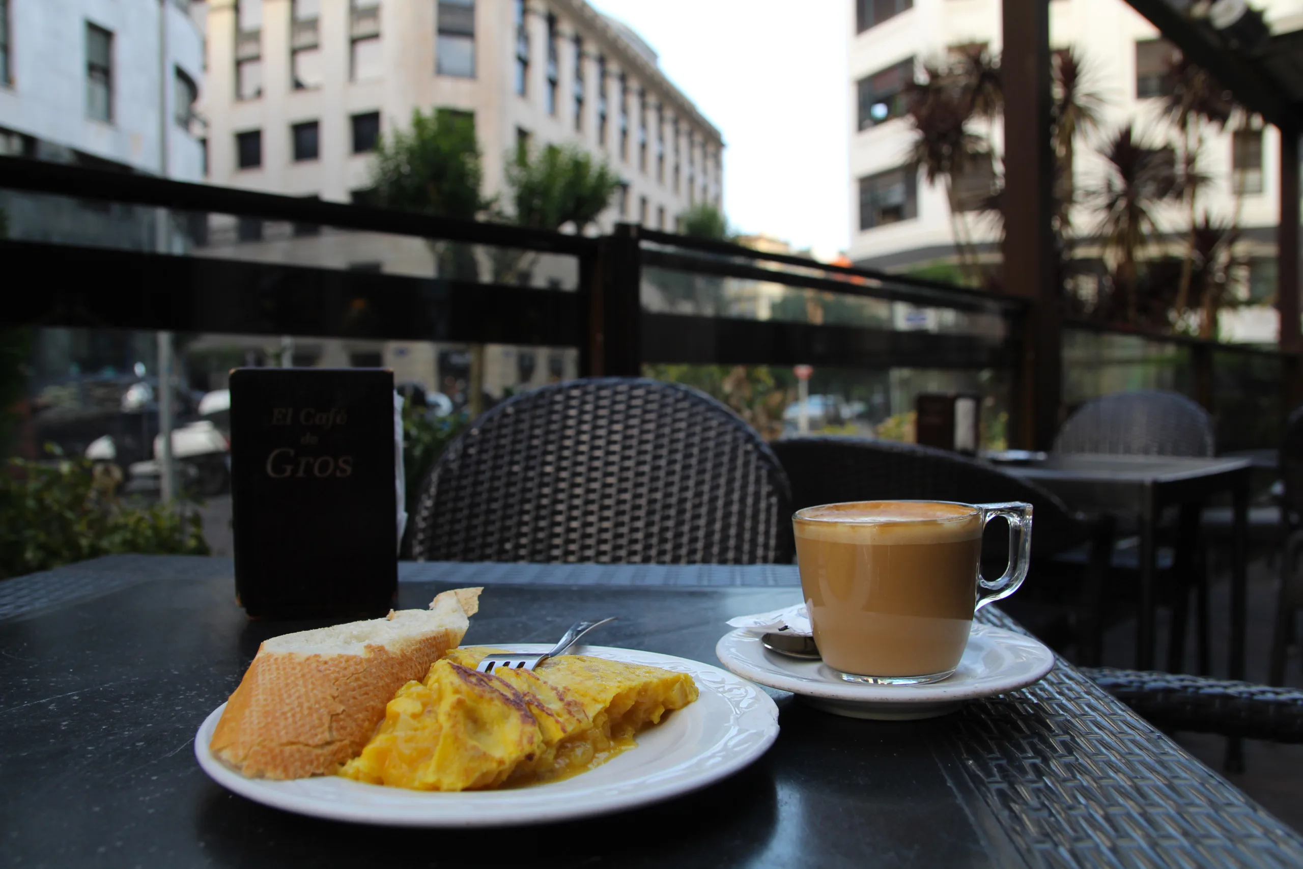 Donde desayunar temprano en el barrio de Gros